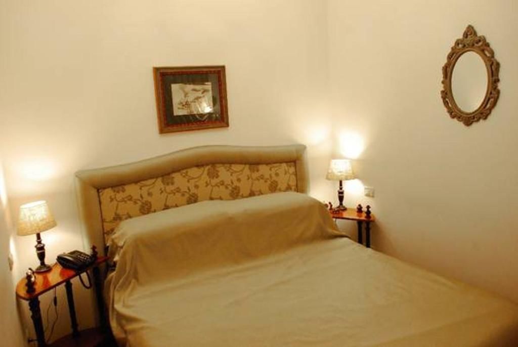 Отель Grand Boutique Hotel Бухарест