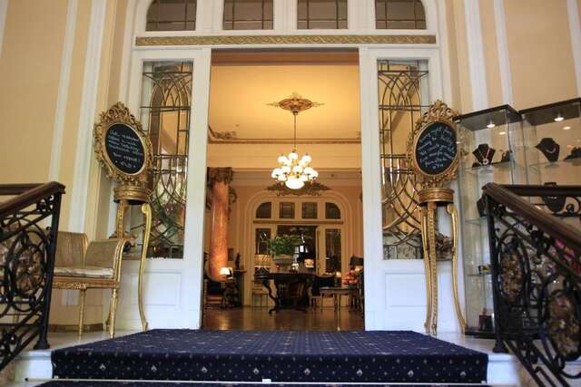 Отель Grand Boutique Hotel Бухарест-12